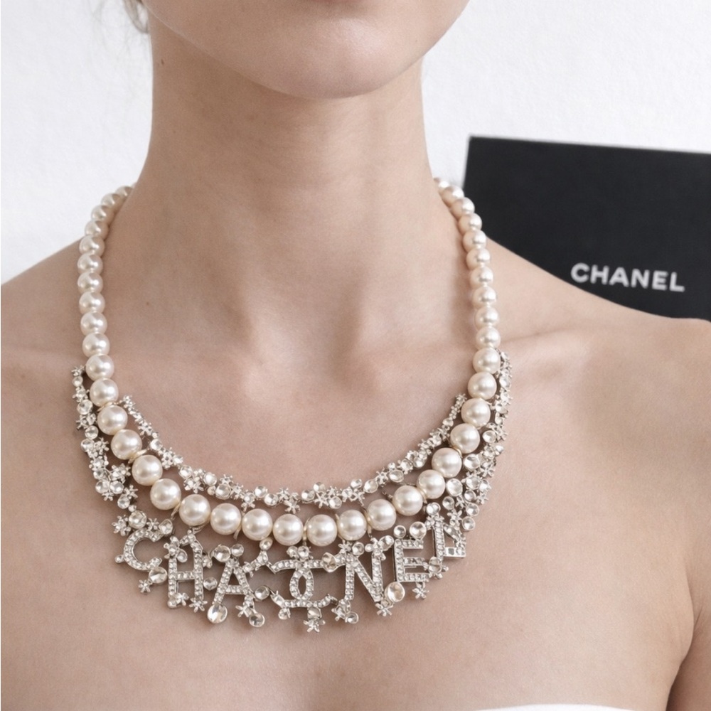 Collector💎✨Chanel Pearl with Crystals and Cc Necklace - Picture 2 of 10
